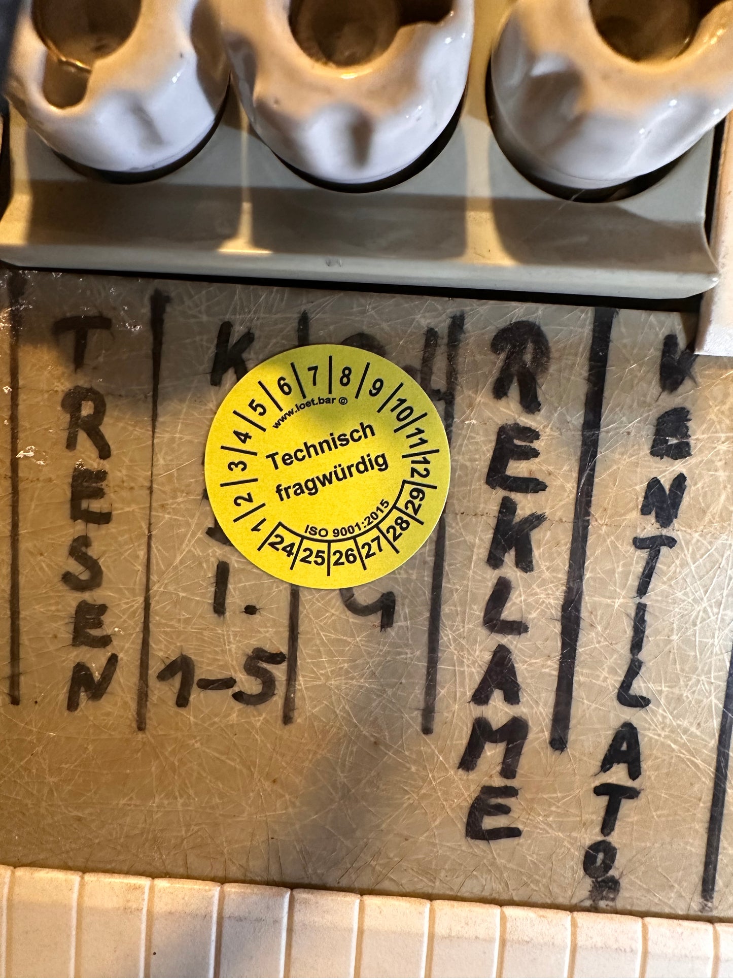 Plakette: Fragwürdig Sticker (10 Stk.)