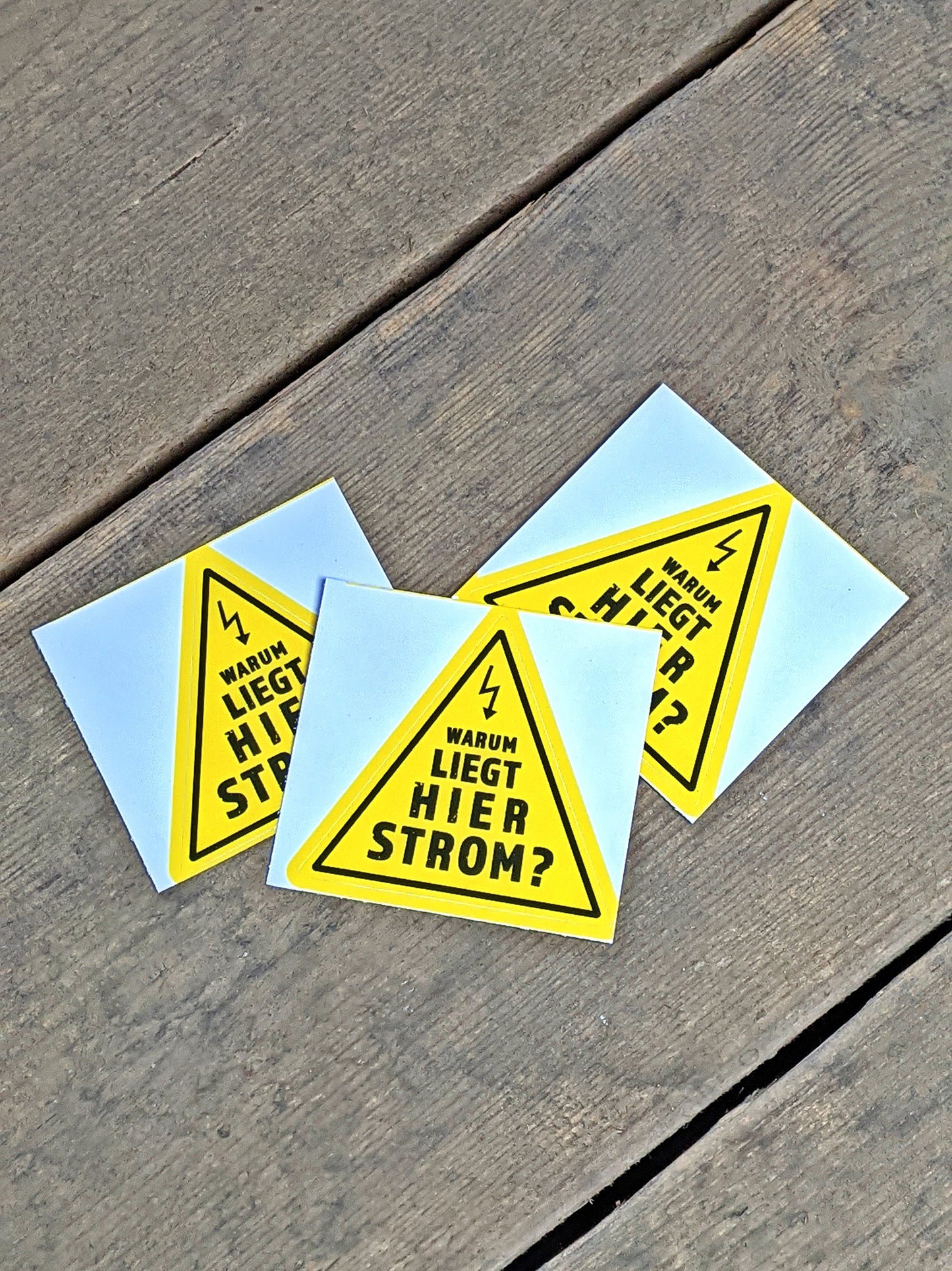 Warum liegt hier Strom Sticker